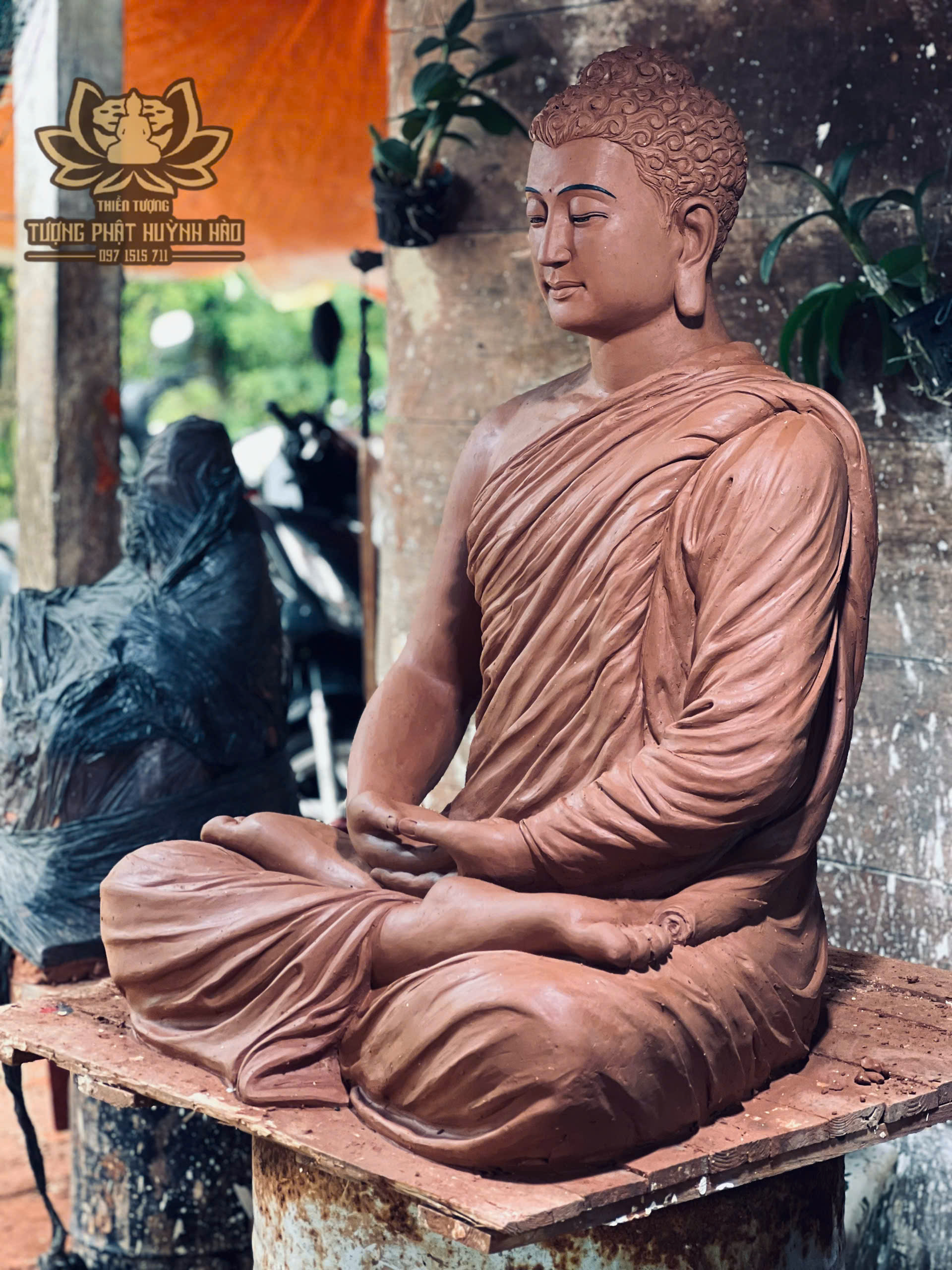 tượng phật Thích Ca Mâu Ni ngồi thiền
