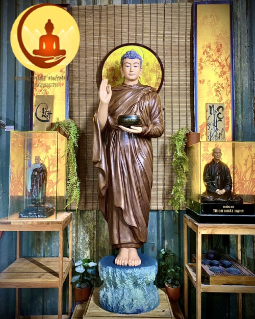 Tượng Phật Khất Thực 