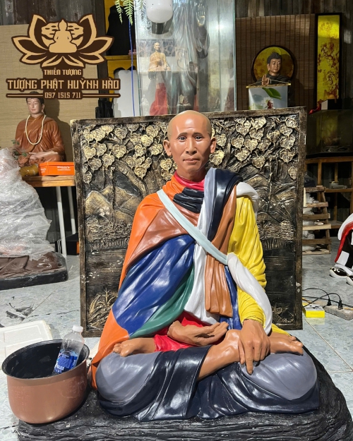 Tượng sư Thích Minh Tuệ ngồi cao 1m